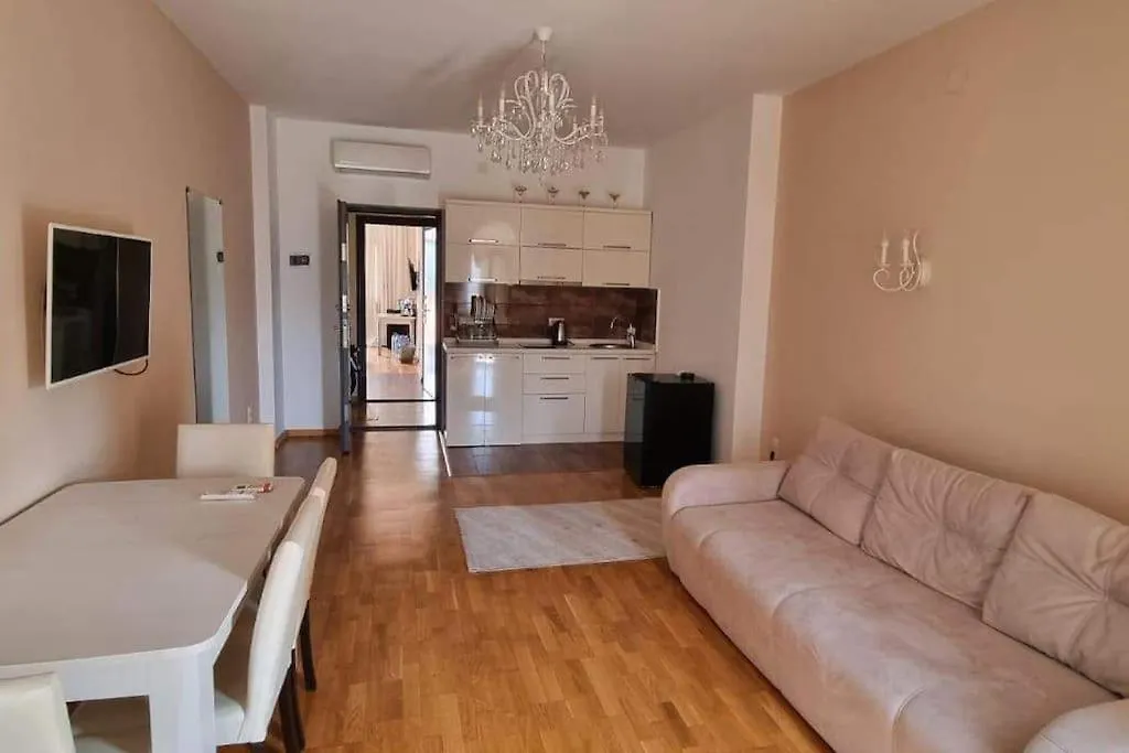 Schoene Wohnung Mitten Im Zentrum Von Batumi